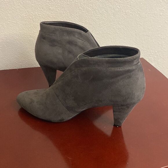 JESSICA KLINE BOOTIES BROWN SEUDE WITH A 2”HEEL!! - Picture 3 of 5